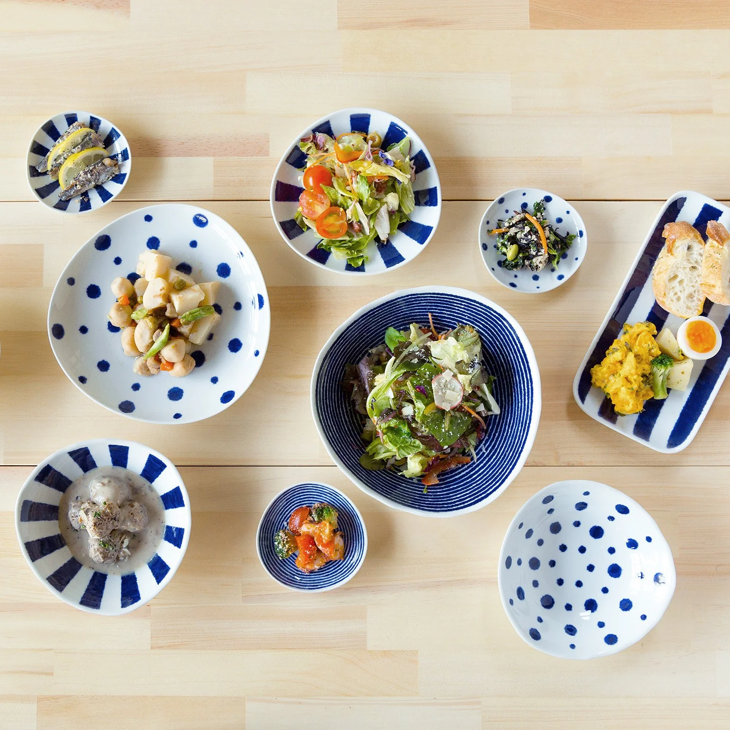 Assiette évasée en porcelaine Hasamiyaki "Indigo Mizutama" - Image 3