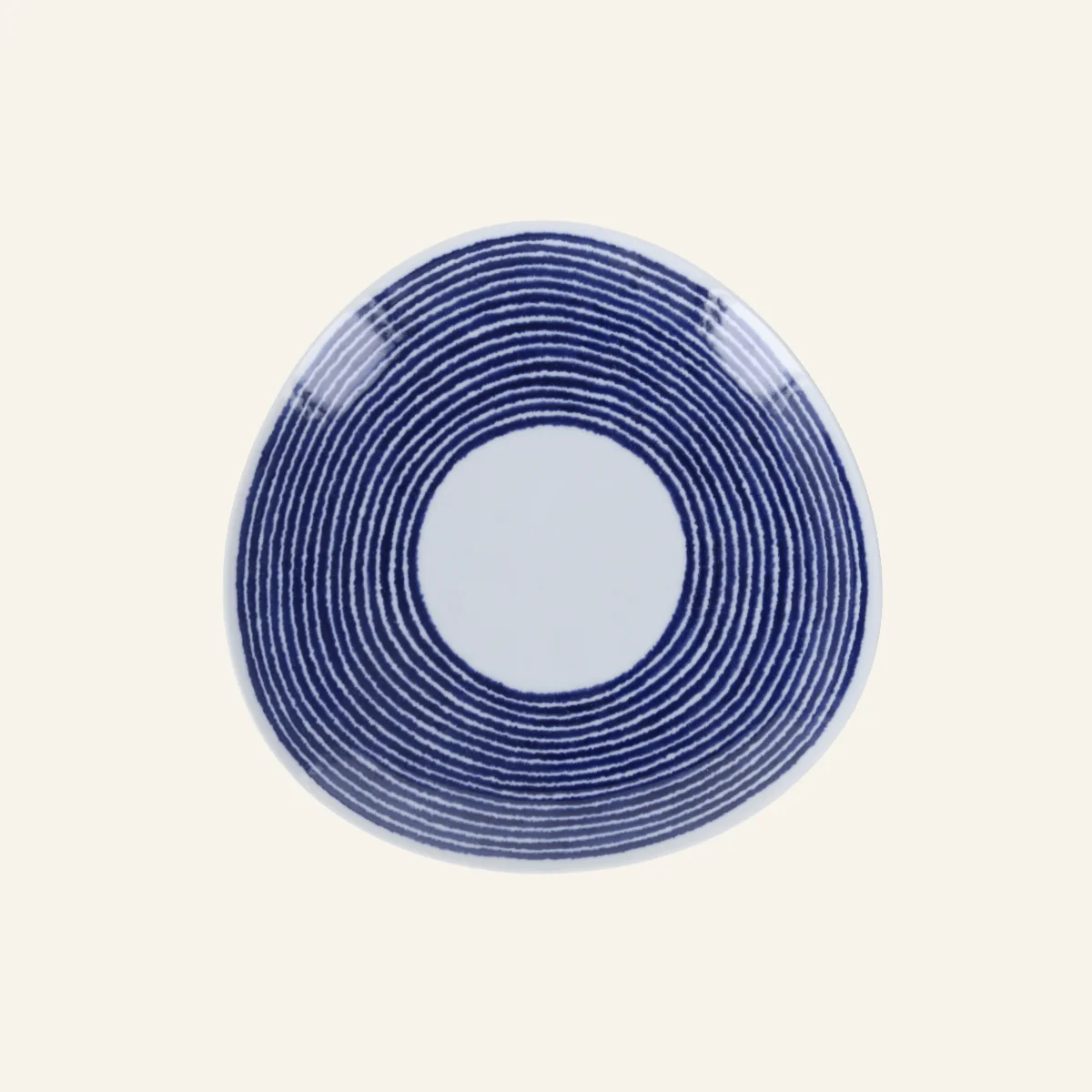 Assiette évasée en porcelaine Hasamiyaki "Indigo Komasuji"