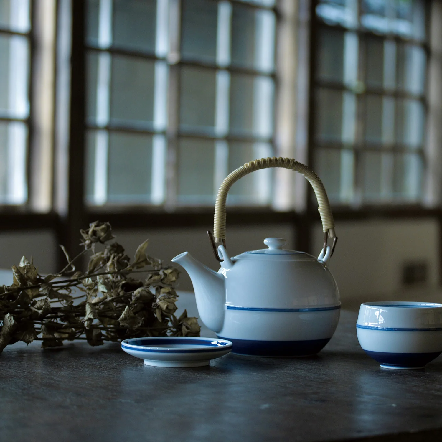 Théière traditionnelle Dobin en porcelaine Hasamiyaki "Yumeji" 1200ml - Image 2