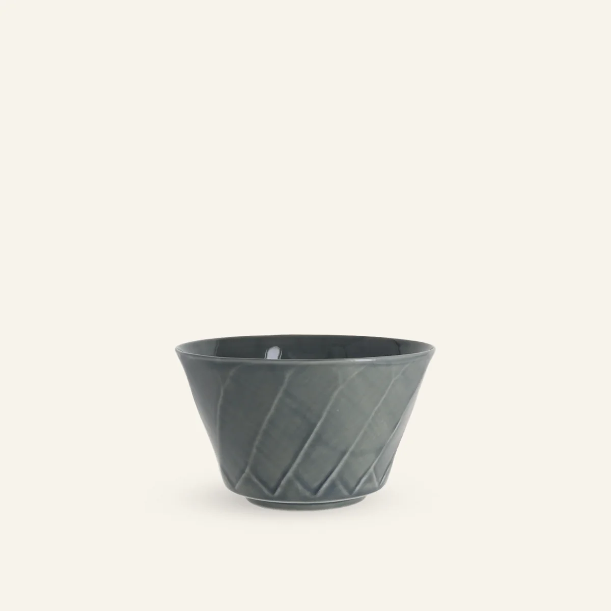 Bol scuplté gris en porcelaine Hasamiyaki "choukokumon"