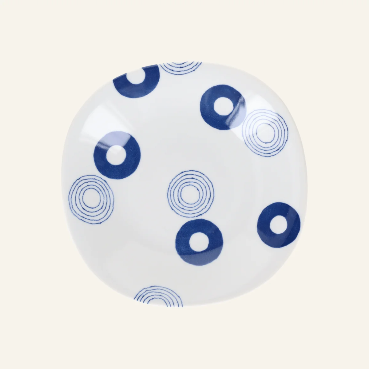 Grande assiette évasée en porcelaine Hasamiyaki "Uzumarumon"