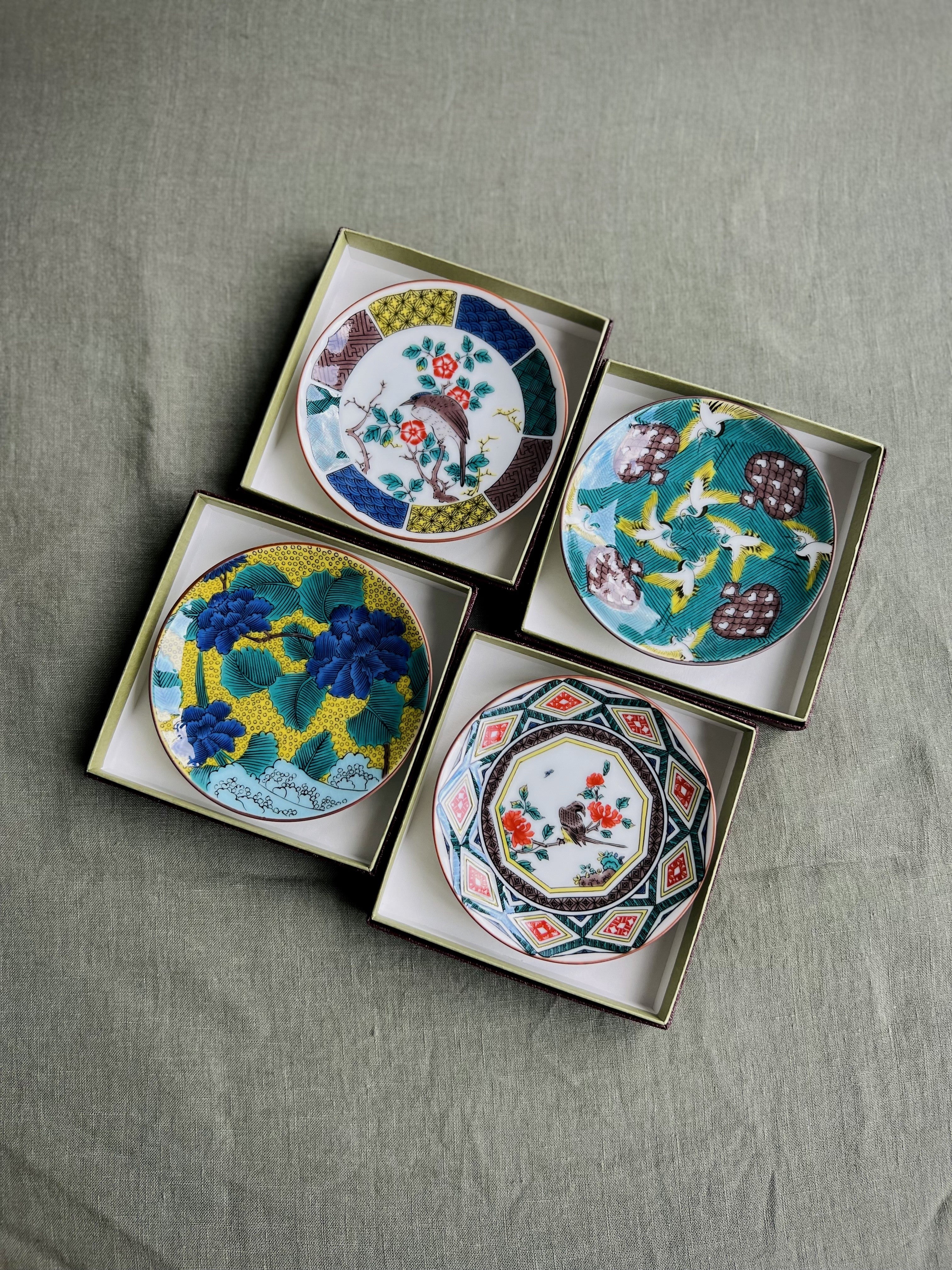 Petite assiette en porcelaine Kutaniyaki "Iroekyukakukachoumon" - Image 3