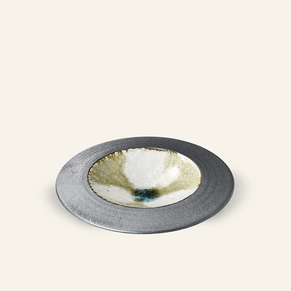 Assiette à rebord plat faïence fine Minoyaki "rimu"