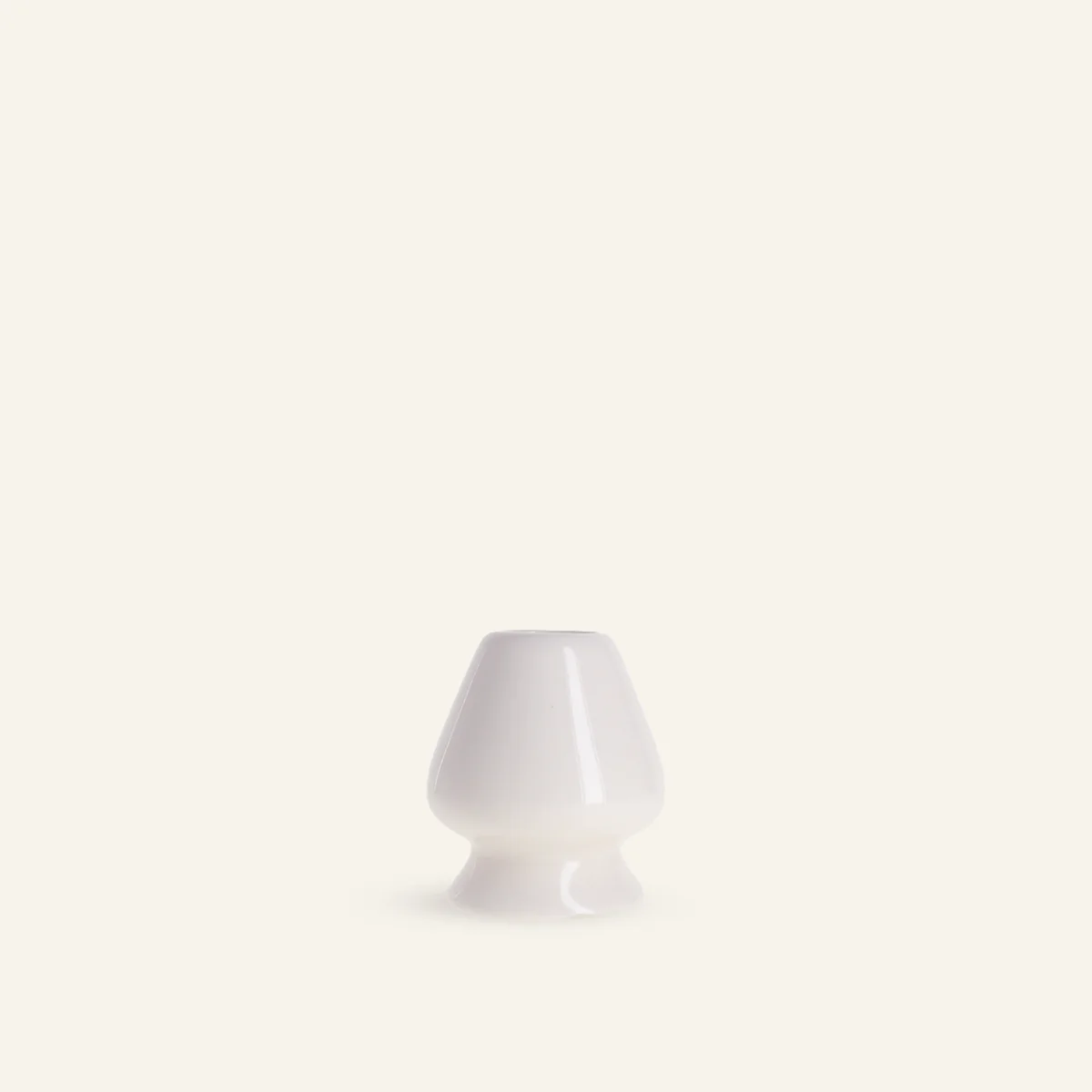 Support blanc en porcelaine pour fouet Ă matcha